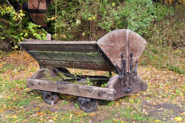 Gammal Träbänk Parken — Stockfoto