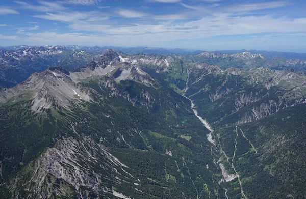 Vista Aérea Autogiroscópio Vale Montanha Perto Reute Tirol Áustria — Fotografia de Stock