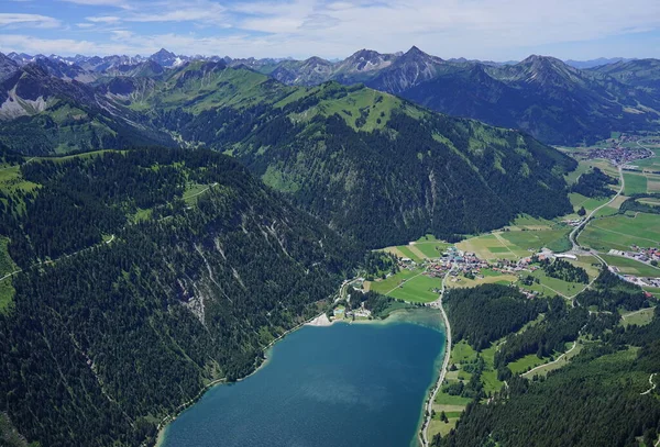 Tyrol Avusturya Daki Tannheim Vadisi Ndeki Haldensee Nin Çevresindeki Dağlarla — Stok fotoğraf