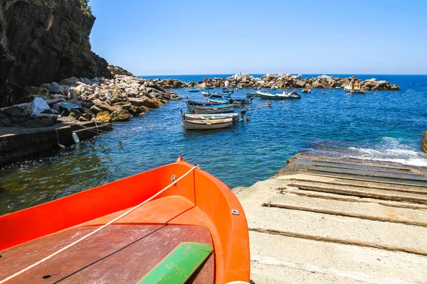 Barcos Pesca Que Flutuam Mar Mediterrâneo Porto Cinque Terre Itália — Fotografia de Stock