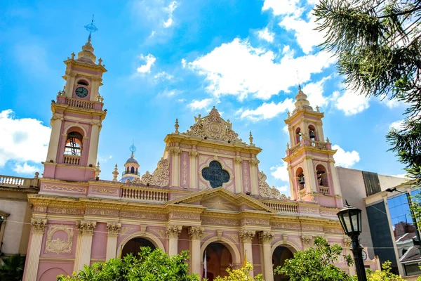 Näkymä Katedraali Basilica Salta Argentiina Etelä Amerikka Aurinkoisena Päivänä — kuvapankkivalokuva