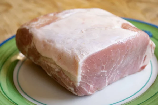 Bife Porco Cru Com Folhas Salada — Fotografia de Stock