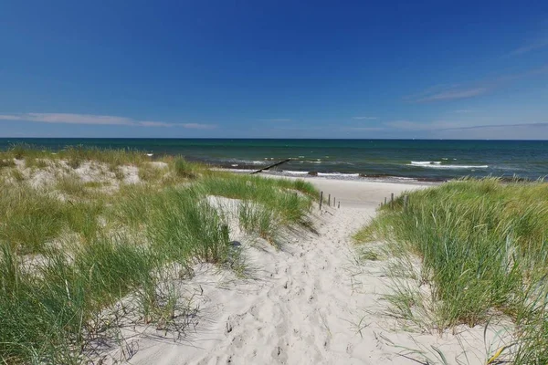 Vacker Strand Med Havsvågor — Stockfoto