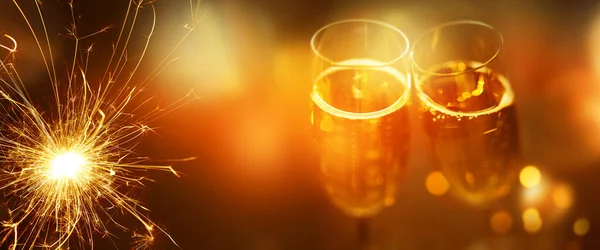 Champagne Auguri Solenni Luminoso Sfondo Dorato Con Luci Scintillanti Bokeh — Foto Stock