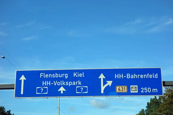 Autobahnabfahrt Flensburg Kiel Volkspark Bahrenfeld Volkspark Bahrenfeld — Stockfoto