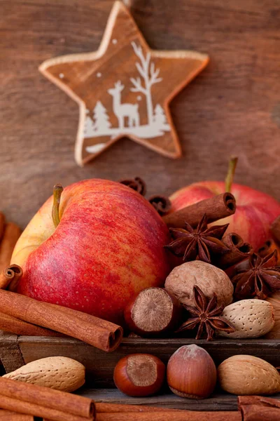 Nature Morte Natalizie Con Cannella Noci Anice Stella Spezie Altri — Foto Stock