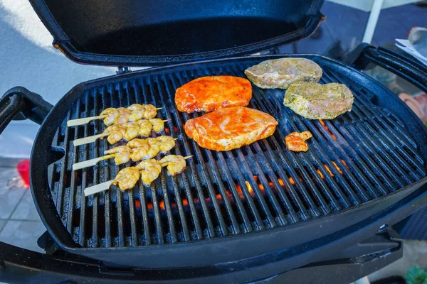 Filete Pescado Una Parrilla Gas —  Fotos de Stock