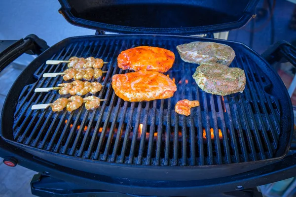 Filete Pescado Una Parrilla Gas —  Fotos de Stock