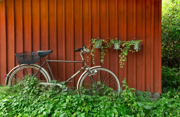 Bicicleta Vieja Que Apoya Granero Impresión Viaje Por Carretera Campo — Foto de Stock