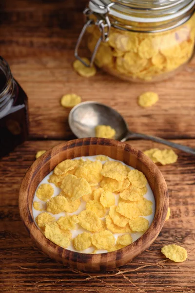 Frühstück Mit Cornflakes Milch Und Beerenmarmelade — Stockfoto