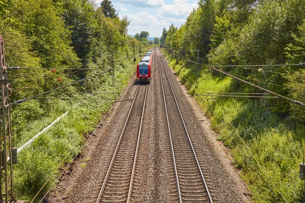 Güneşli Bir Günde Iki Paralel Tren Yolu — Stok fotoğraf
