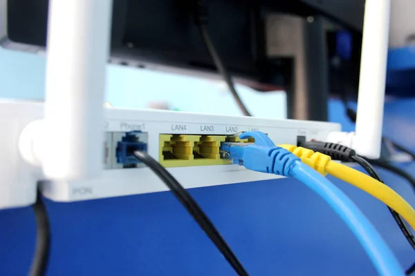 Kable Sieciowe Podłączone Serwerowni Internetowej — Zdjęcie stockowe