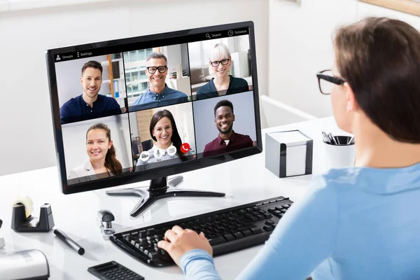 Close Businesswoman Using Computer Blank Screen Workplace — Stock Photo, Image