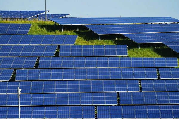 Große Solaranlage Sommer Unter Blauem Himmel — Stockfoto