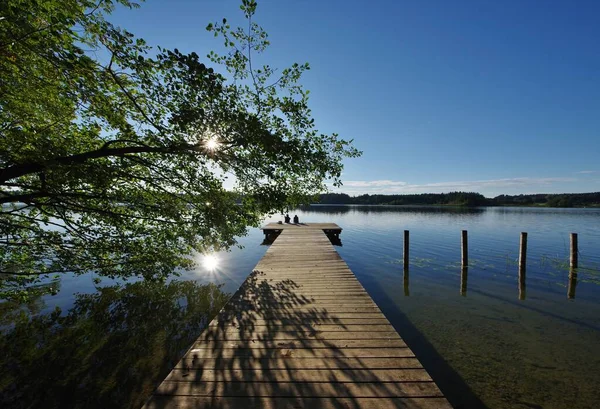 湖上的木制码头 — 图库照片