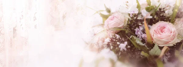 Schöner Brautstrauß Für Eine Hochzeit Zarte Rosen Auf Weißem Vintage — Stockfoto