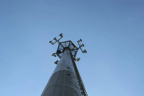 Antenna Torony Felhők — Stock Fotó