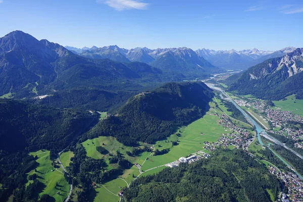 Vista Aérea Vales Montanhas Perto Reutte Tirol Áustria — Fotografia de Stock
