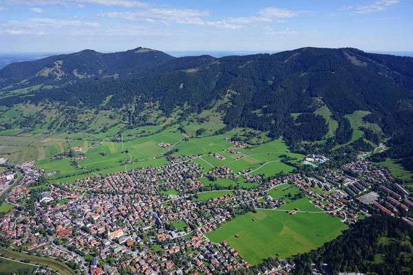 Luftaufnahme Von Oberammergau Auf Den Hochgebirgen Der Bayerischen Alpen — Stockfoto