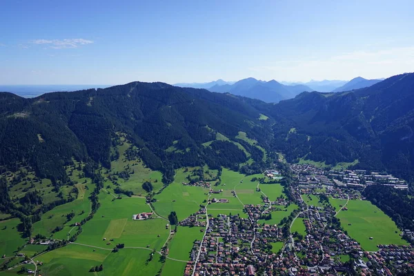 Luchtfoto Van Oberammergau Hoge Bergen Van Beierse Alpen — Stockfoto