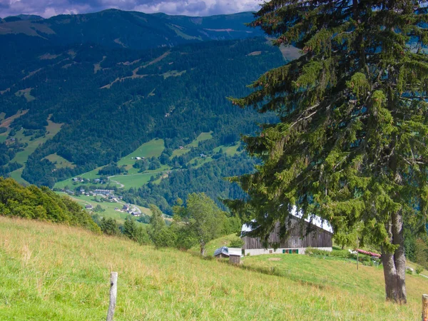 Krásná Krajina Horskou Vesnicí — Stock fotografie