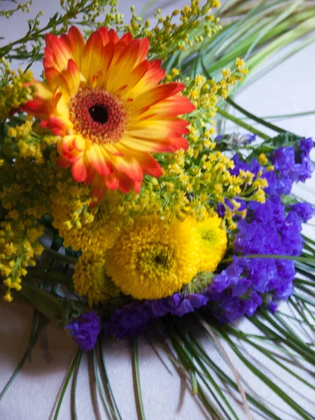 Mooi Boeket Bloemen Een Vaas — Stockfoto