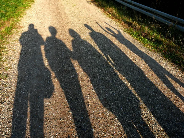 Grupo Personas Caminando Parque — Foto de Stock