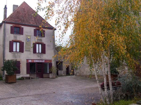 Ahşap Bir Evi Olan Sonbahar Manzarası — Stok fotoğraf