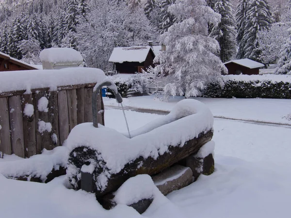 Altes Holzhaus Schnee — Stockfoto