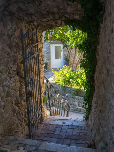 Porta Através Antiga Muralha Cidade Rab Croácia — Fotografia de Stock
