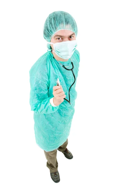 Retrato Jovem Médico Casaco Branco Uma Máscara Fundo Verde — Fotografia de Stock