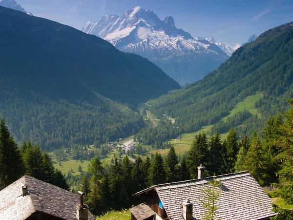 Bellissimo Paesaggio Con Montagne Cielo Blu — Foto Stock