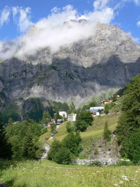Bergslandskap Med Berg Och Blå Himmel — Stockfoto