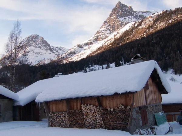 Bela Paisagem Inverno Com Árvores Cobertas Neve — Fotografia de Stock