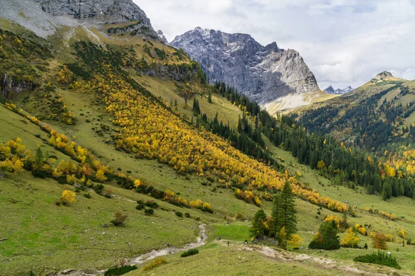 Hermosa Caminata Binsalm — Foto de Stock