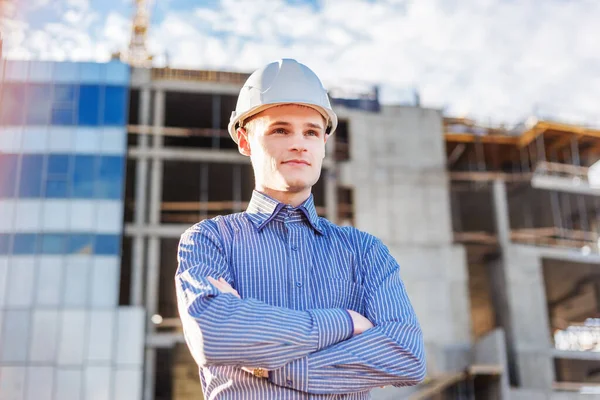 Retrato Jovem Engenheiro Edifício — Fotografia de Stock