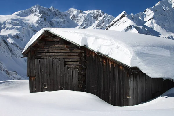 Cabaña Montaña Paisaje Nevado —  Fotos de Stock