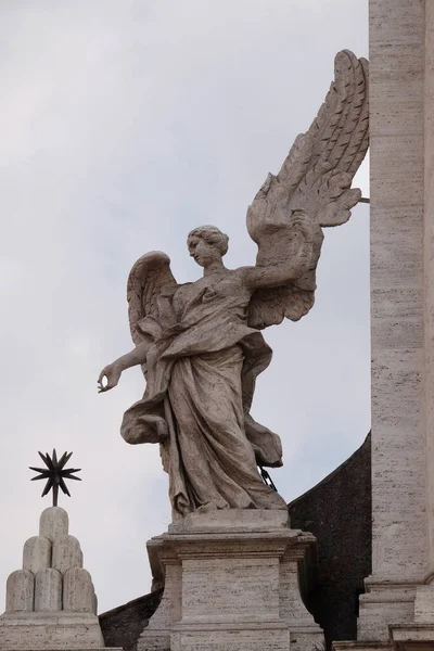 Engel Auf Dem Portal Der Kirche Sant Andrea Della Valle — Stockfoto