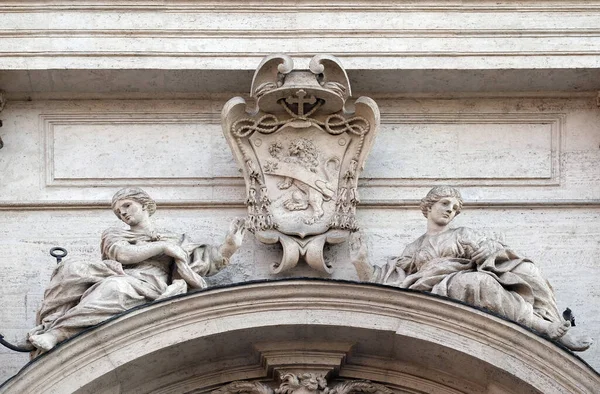 Stemma Del Cardinale Francesco Peretti Sul Portale Della Chiesa Sant — Foto Stock