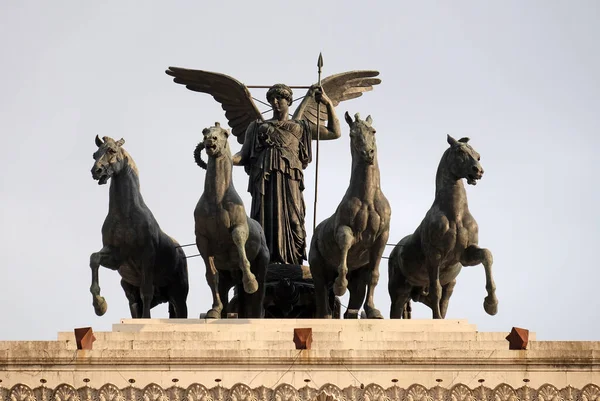 Statue Déesse Victoria Chevauchant Sur Quadriga Monument National Victor Emmanuel — Photo