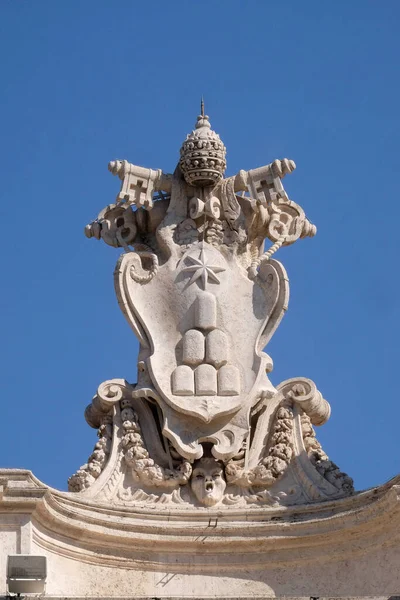 Alexandre Vii Brasão Armas Fragmento Colunata Basílica São Pedro Basílica — Fotografia de Stock