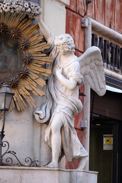 Estatua Una Mujer Ciudad Del Casco Antiguo — Foto de Stock