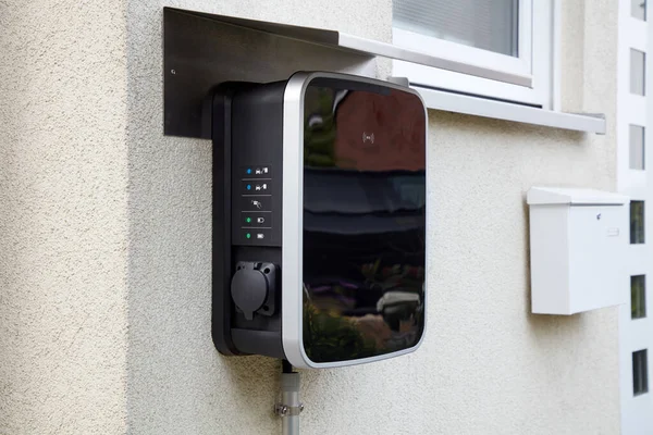 Wallbox Uma Parede Casa Carregamento Simultâneo Dois Carros Elétricos — Fotografia de Stock