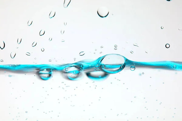 Primo Piano Una Superficie Acqua Blu Con Gocce Acqua Bolle — Foto Stock