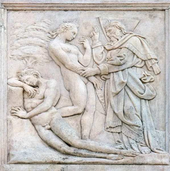 Stworzenie Ewy Płaskorzeźba Rodzaju Portalu Bazyliki Piotra Bolonii Włochy — Zdjęcie stockowe