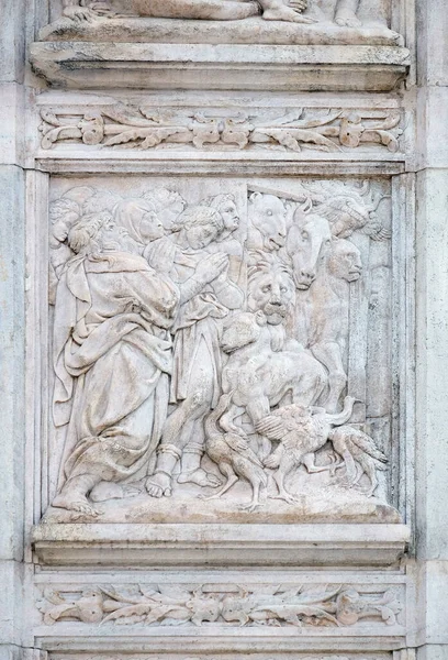 Noa Lämnar Arken Lättnad Portalen Sankt Petronius Basilika Bologna Italien — Stockfoto