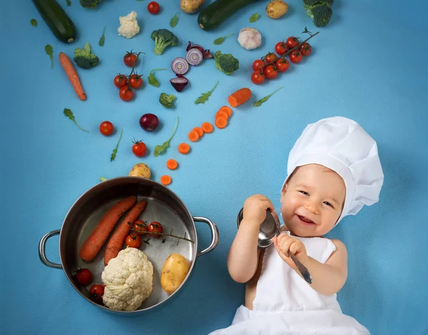 Bambino Cappello Cuoco Con Pentola Verdure Crude — Foto Stock