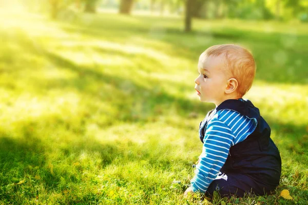 Little Nine Month Old Baby Sitting Park Beautiful Evening — Stock Photo, Image