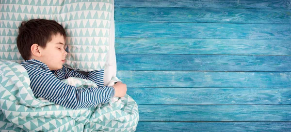 Achtjähriges Kind Schlafend Bett Auf Kopfkissen Junge Schläft Auf Holzboden — Stockfoto