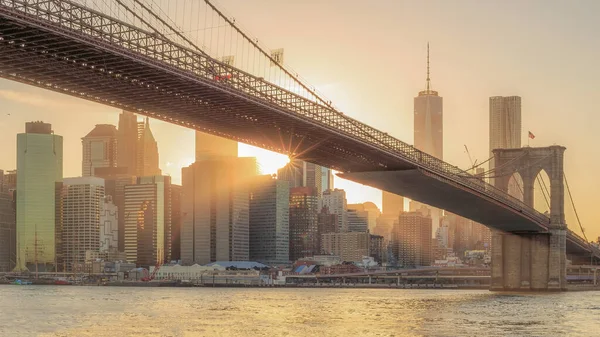 Vista Panorámica Del Puente Brooklyn Con Bajo Manhattan Atardecer Estados — Foto de Stock